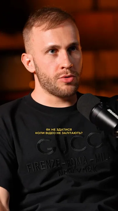 The same studio look, listening angle
